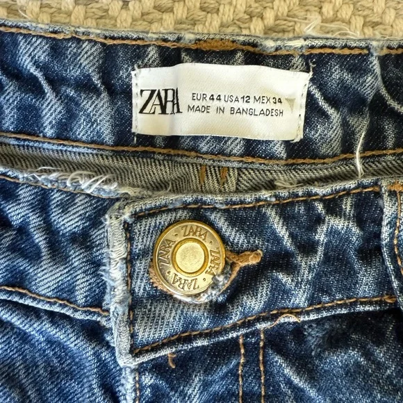 Zara Women’s Relaxed Fit Denim Jeans - Picture 3 of 14